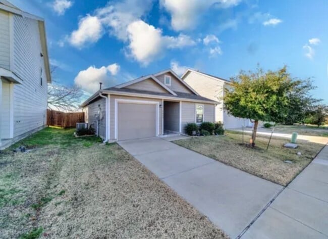 Photo - 5689 McClelland St