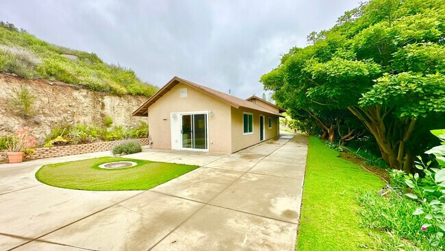 Building Photo - Beautiful, Single Story, Private Entry, De... Rental