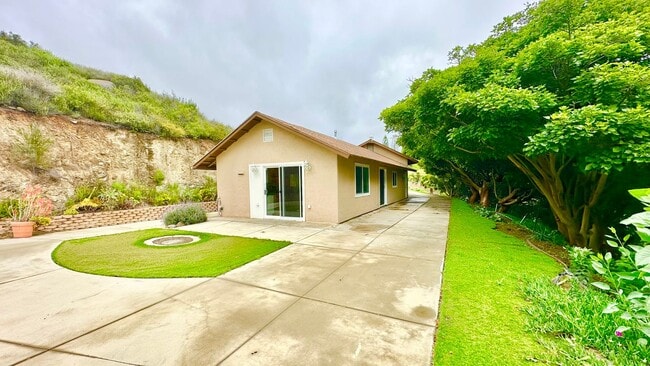 Building Photo - Beautiful, Single Story, Private Entry, De... Rental
