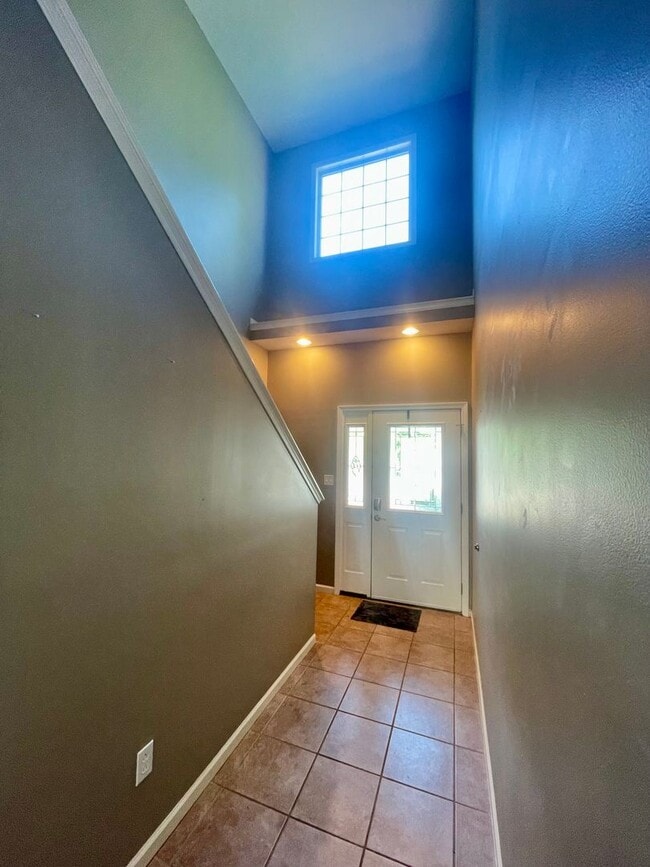 Photo - 208 Port Way