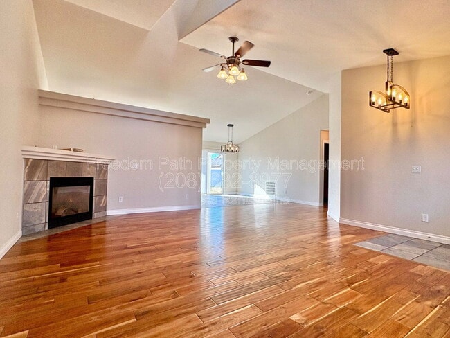 Photo - 594 W Ashworth Ln