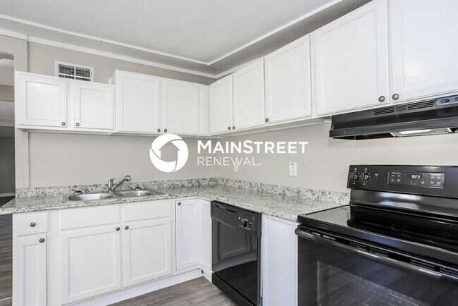 Photo - 3 Bedroom Pet-Friendly Home in St Petersburg, FL with Main Street Renewal
