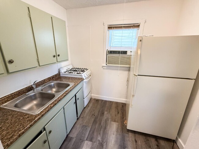 Photo - 2235 Ekin Ave