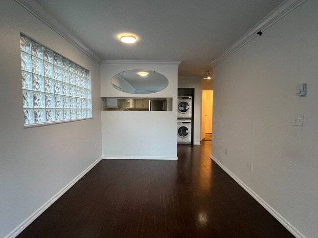 Photo - 910 W 8th Ave