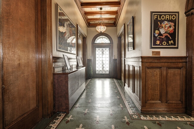 Photo - 106 E Chase St Unidad 2