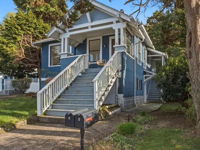 Building Photo - 1939 Irving Ave Unit B/Lower