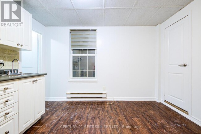 Photo - 150 Lakeshore Rd E Unité 3