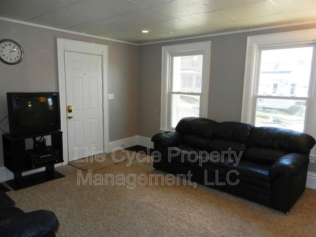 Photo - 18 Indiana Ave SW