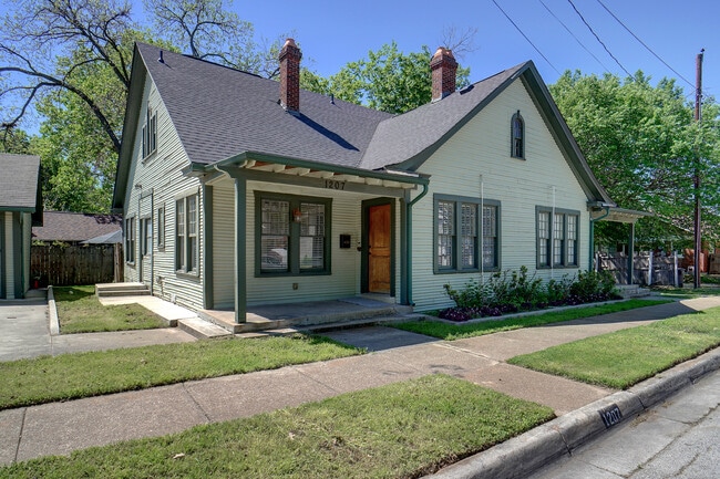 Building Photo - 1207 W Richmond Ave Rental