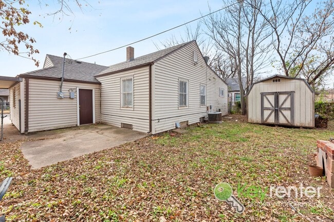 Photo - Clean and cute 3 bedroom house near shopping, restaurants, and easy highway access!