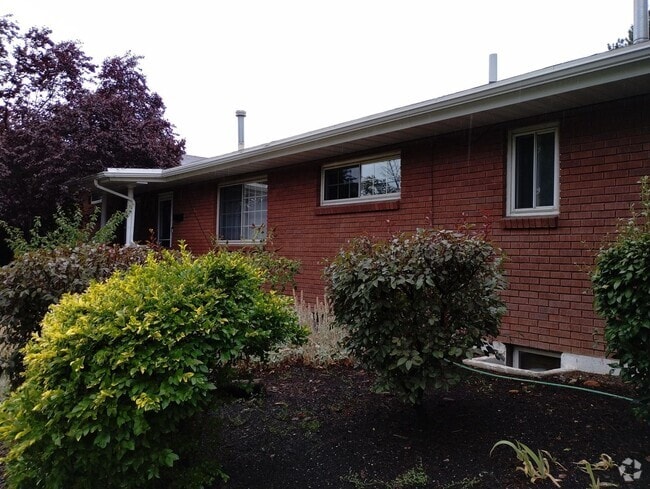 Building Photo - Coming Soon!! Stunning Bonneville Hills 3b... Rental