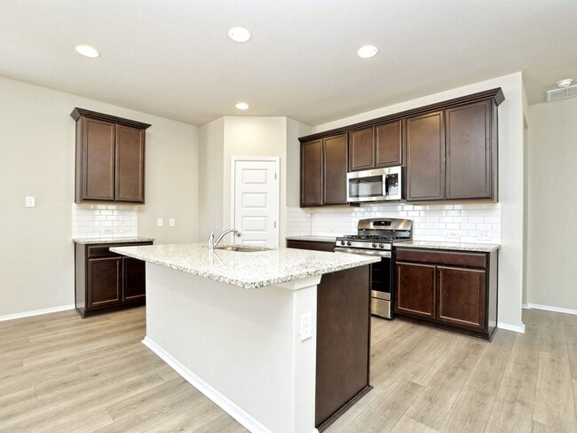 Photo - 5 BR + Office /2.5 BA - 2637 SF - Cloverle...