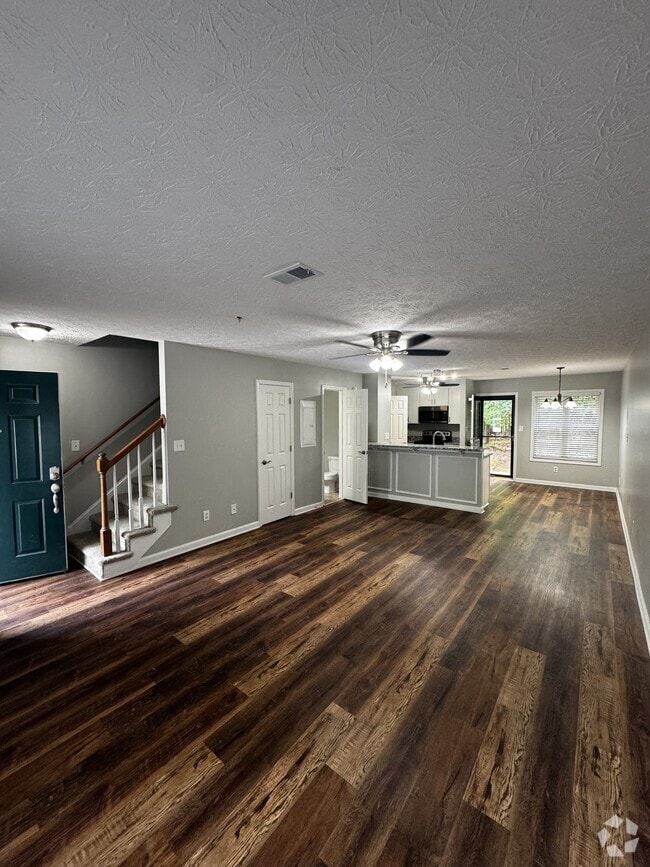 Building Photo - 637 Huntington Road Rental