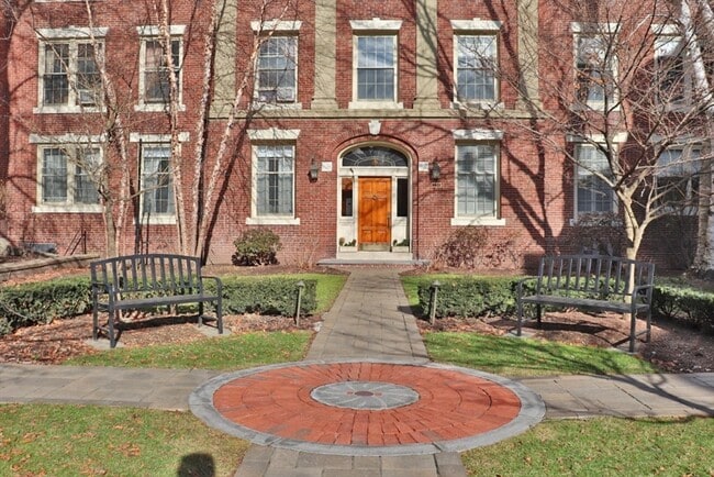 Building Photo - 141 Beaconsfield Rd Unit #3 Rental