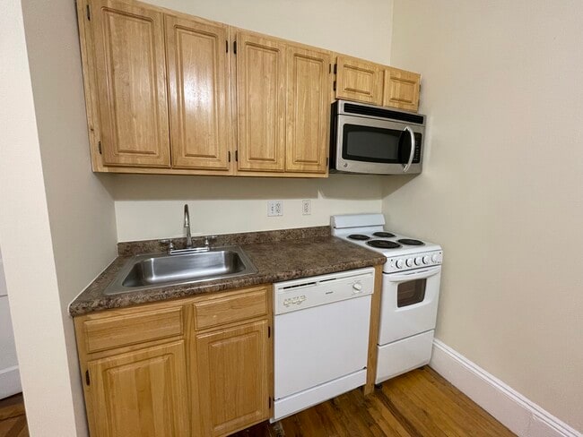 Building Photo - 1318 Commonwealth Ave Rental