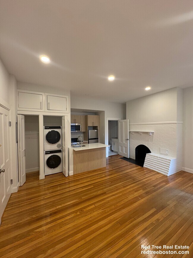 2 Joy St Unit 2