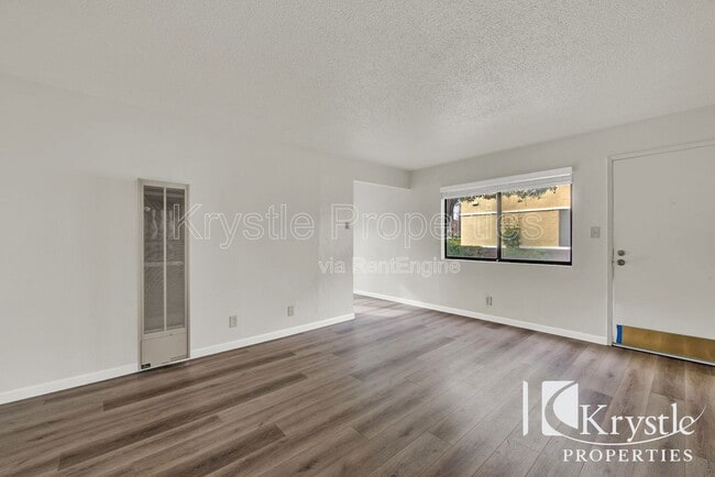 Photo - 133 W F St