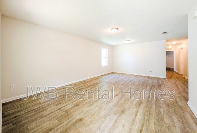 Photo - 2977 Fitzgerald St