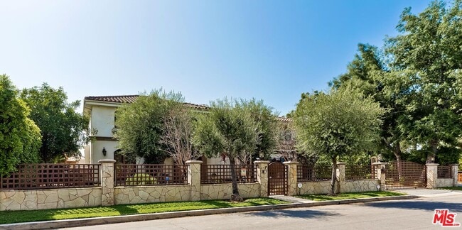 Photo - 6127 Rhodes Ave