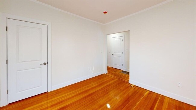 Photo - 391 Linwood Ave Unidad 1