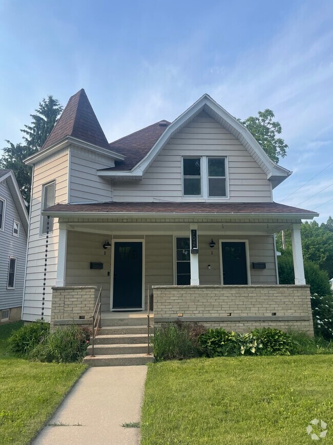 Building Photo - 702 W Olin Ave Unit 2 Rental