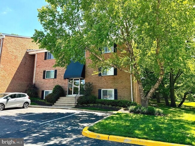 Building Photo - 3368 Hewitt Ave Unit 102 Rental