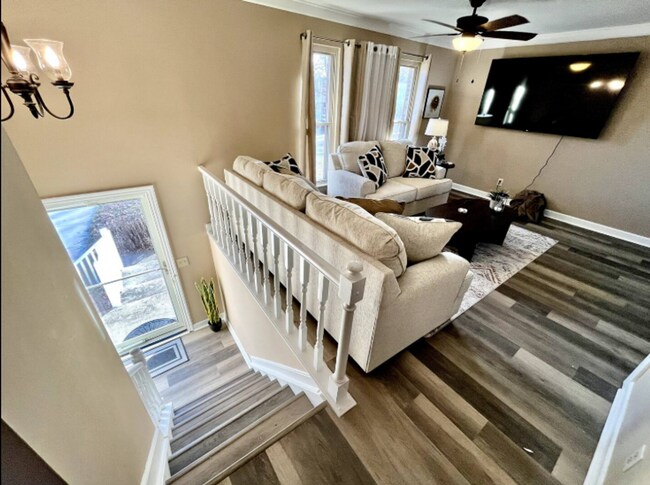Photo - Spacious 3 Bedroom with Outdoor Pool in Mason