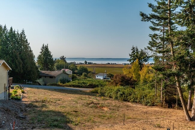 Building Photo - 2 bedroom and 2.5 Bath - Admirals Cove Home