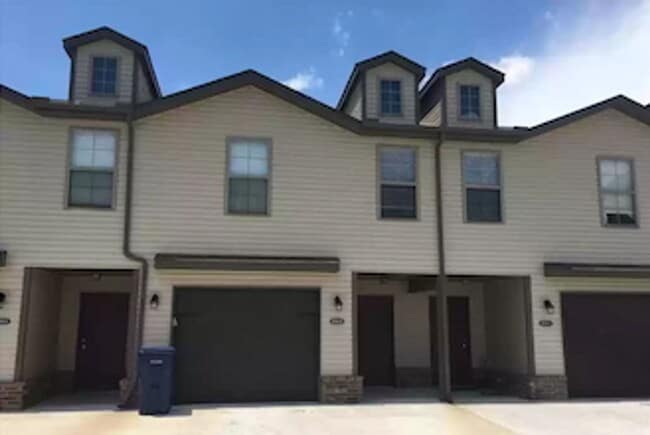 Photo - Haden Holly Station - Duplexes & Townhomes in Siloam Springs, AR