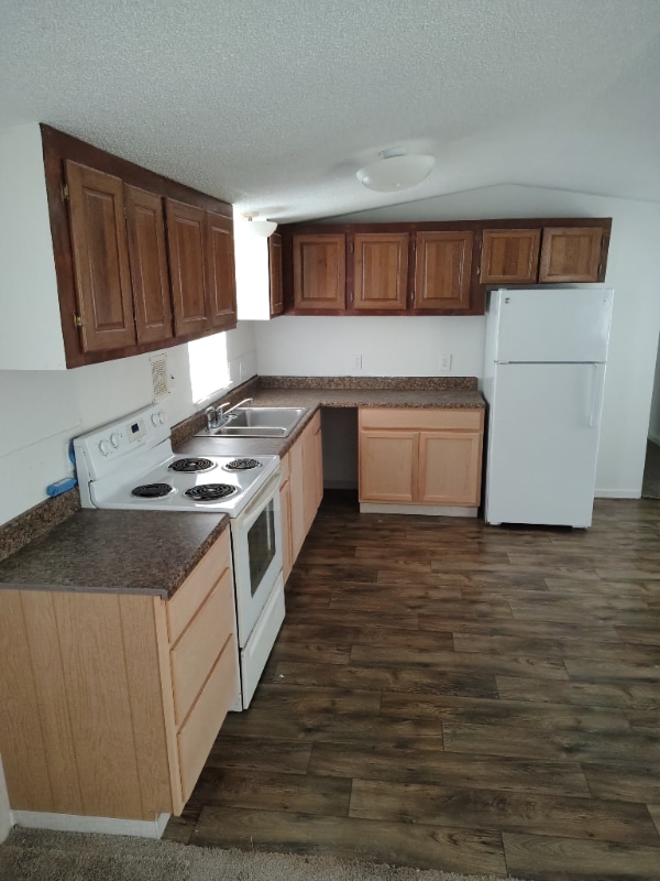 Photo - 128 SE Guinevere Ct