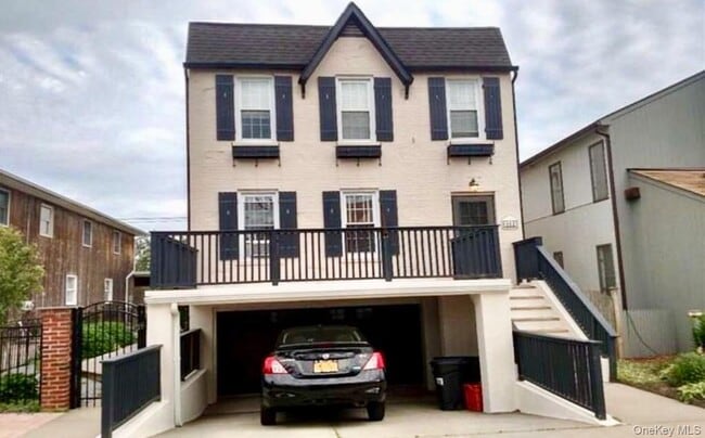 Building Photo - 462 W Chester St Unit Main