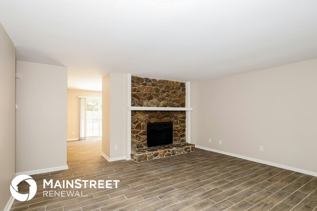 Photo - 6426 Lake Forest Rd E