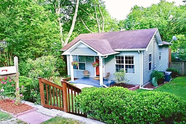 Building Photo - 1408 Oakhurst Dr