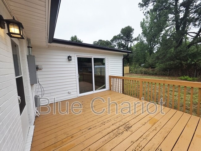 Photo - 837 Waring St