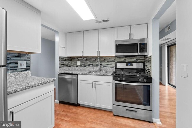 Building Photo - 6085 Majors Ln Unit 2K26 Rental