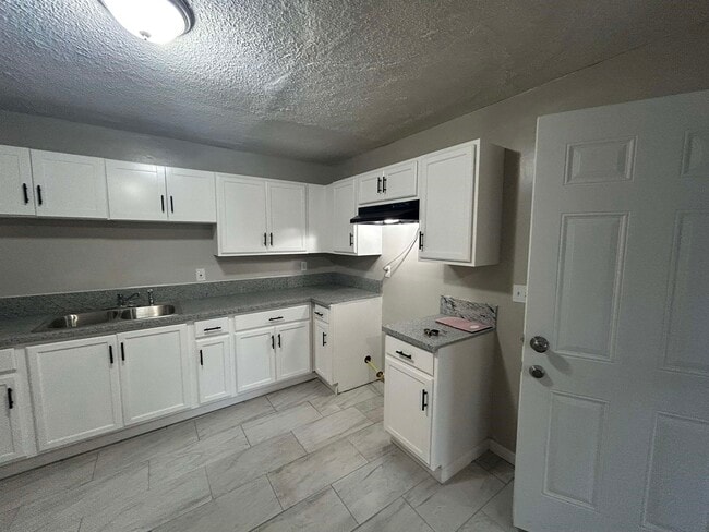 Photo - 2926 Mimosa Ave