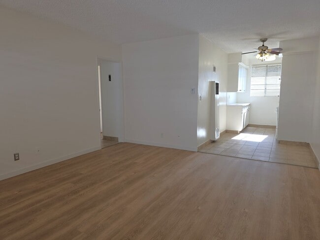 Photo - ***MOVE IN SPECIAL!!!*** Second floor 1 bedroom, 1-Bathroom Apartment located Sherman Oaks Unit 10