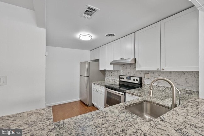 Photo - 8619 Welbeck Way