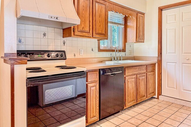 Photo - 12182 Heron Dr