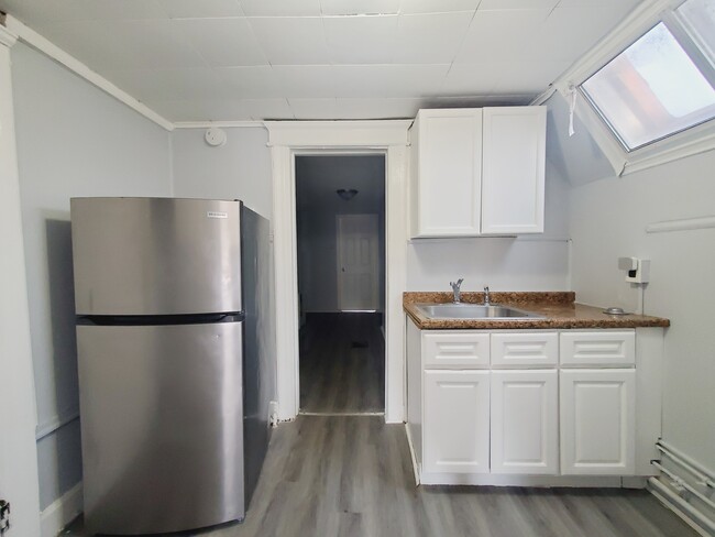 Unit 3 - 105 Brown Pl Apartments Unit 3