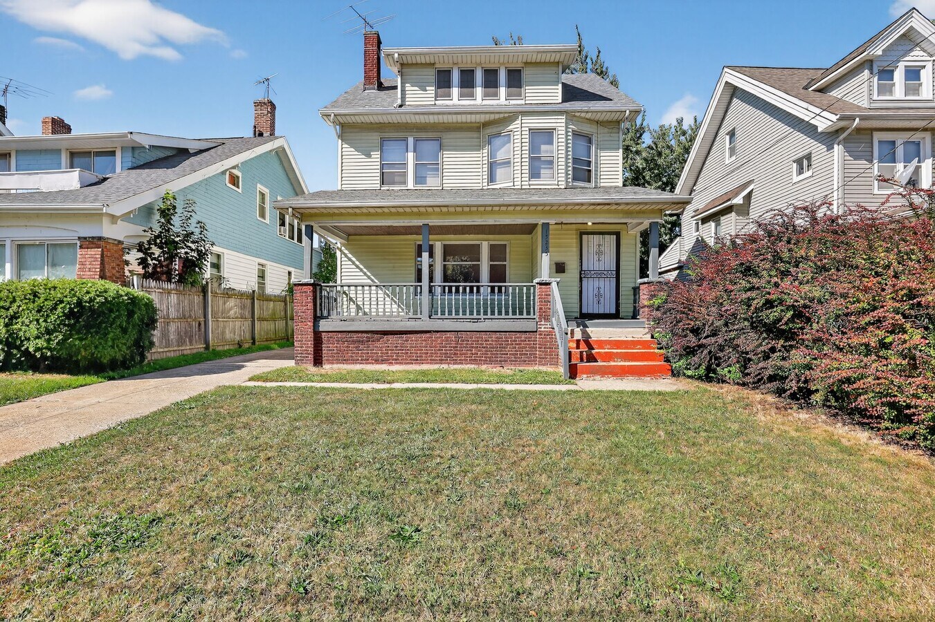 Photo - 15235 Lakeshore Blvd