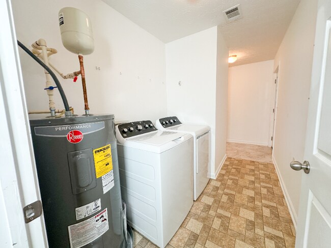 Photo - 600 Indian Trail