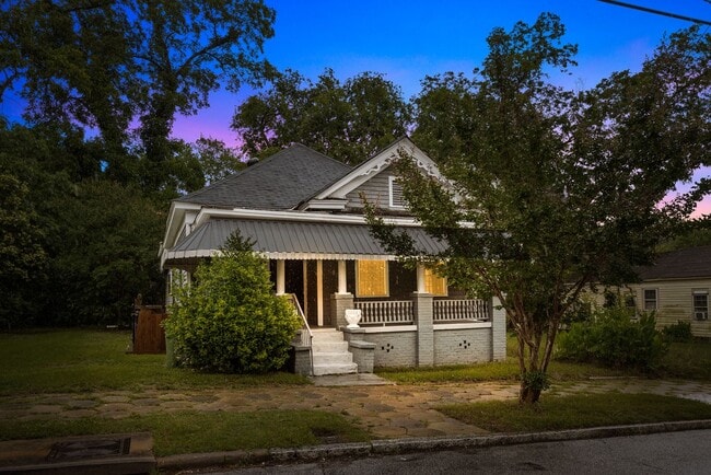 Building Photo - Charming 3 Bedroom, 2 Bathroom house