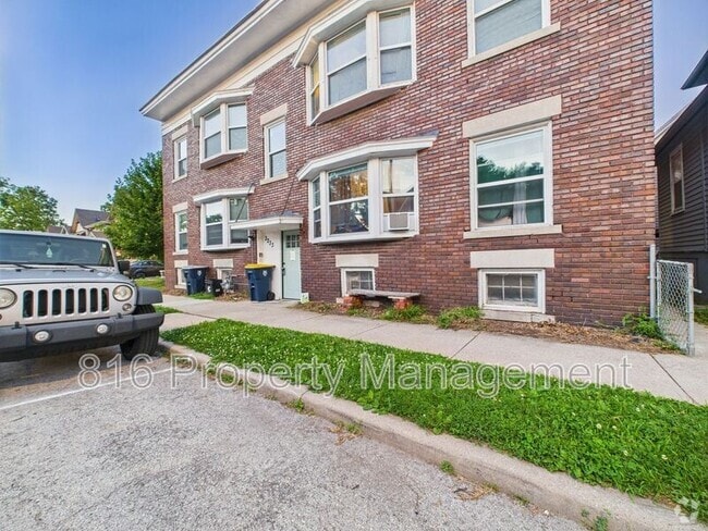 Building Photo - 3233 Charlotte St Unit 2N Rental