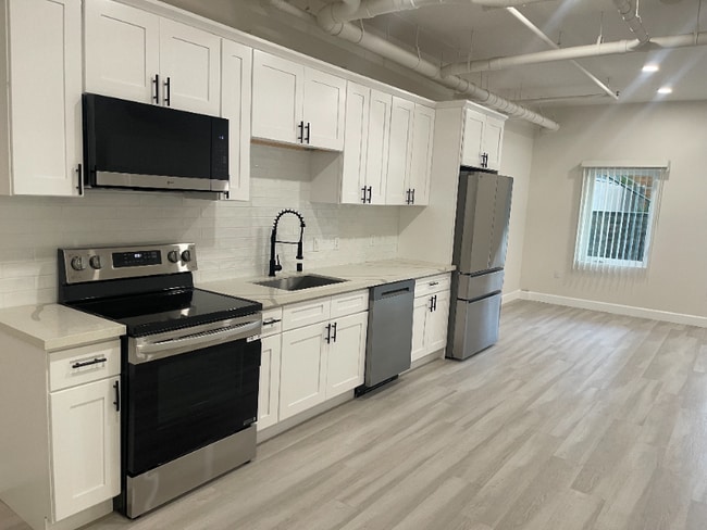 Building Photo - 2341 Ulric St Unit B-13