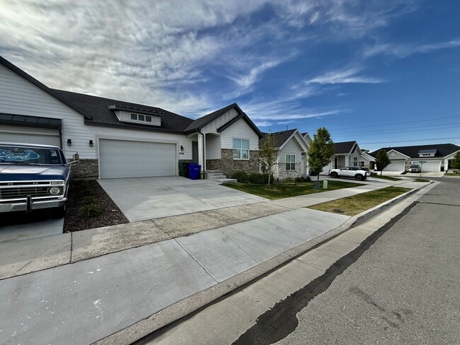 Building Photo - 7646 S Waverly Hls Ln