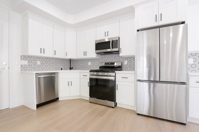 Photo - 1325 N Poinsettia Pl