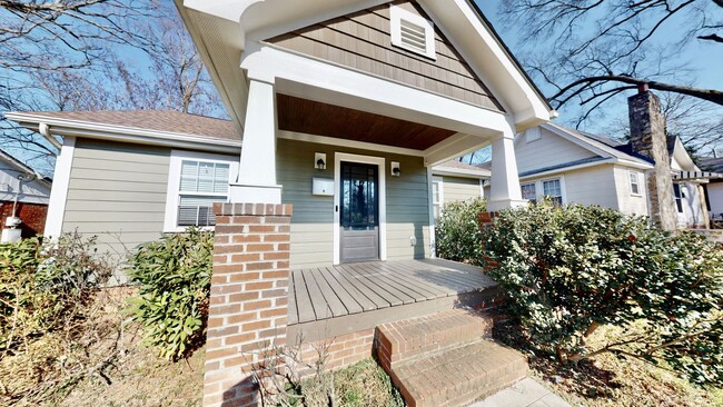 Photo - 2014 Roslyn Ave