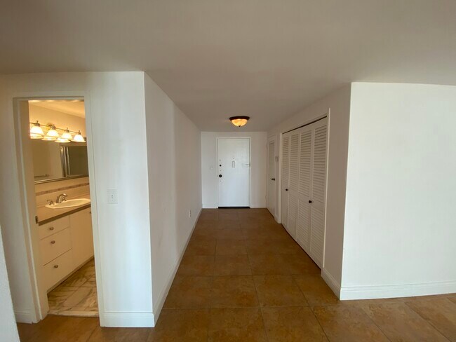 5825 Collins Ave Unit 5G