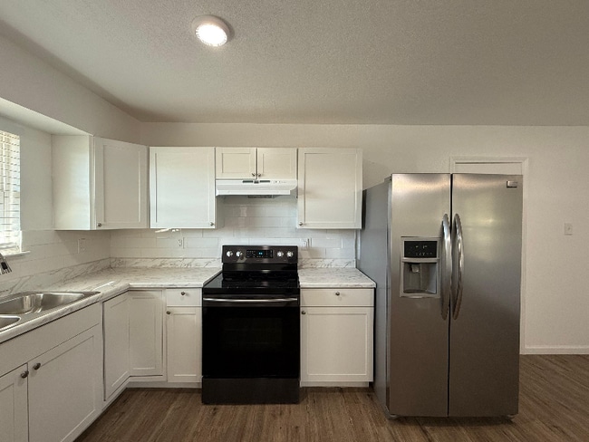 Photo - 331 Lanark Dr